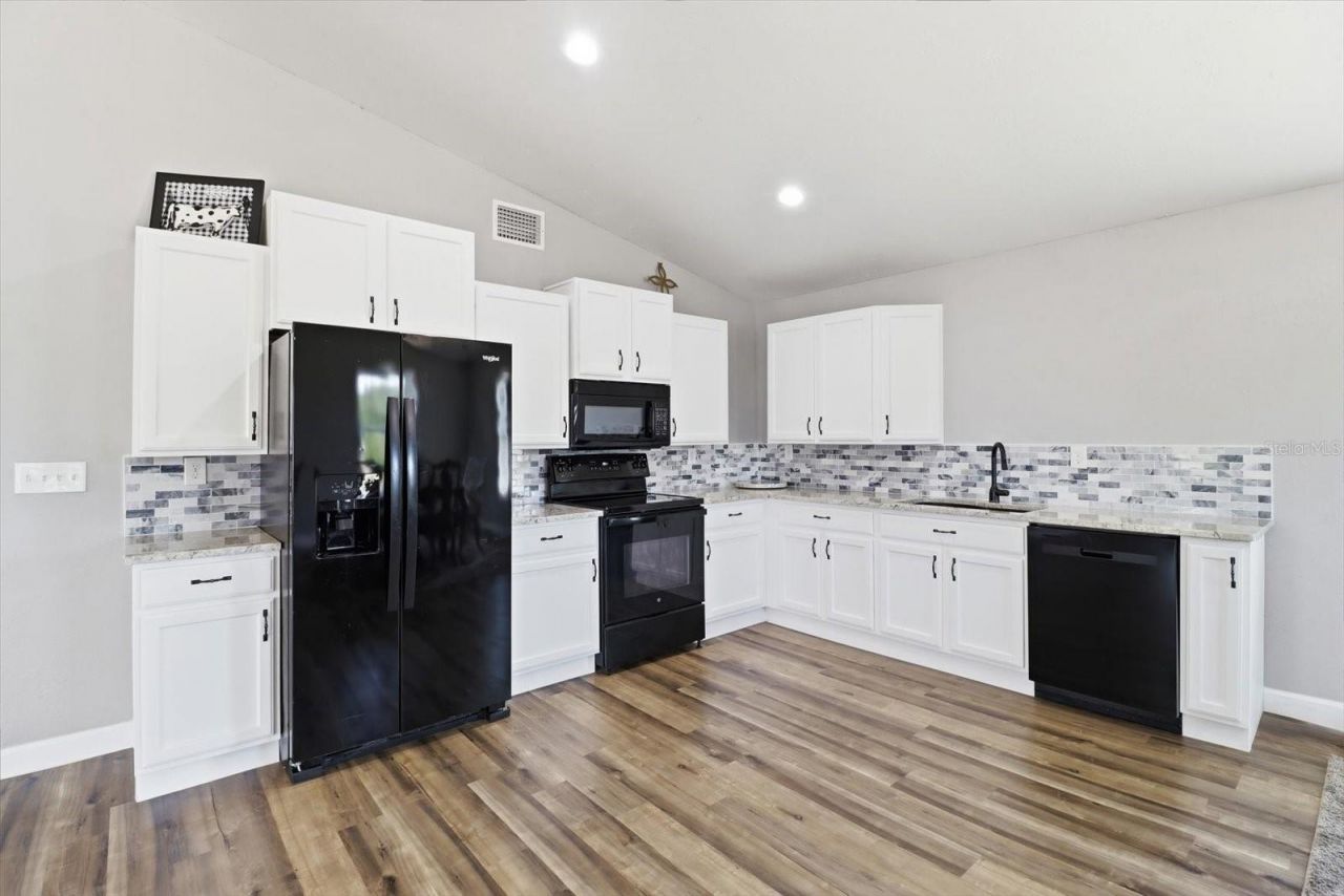 9560 N Parkwood Avenue, Dunnellon, FL 34433 Photo