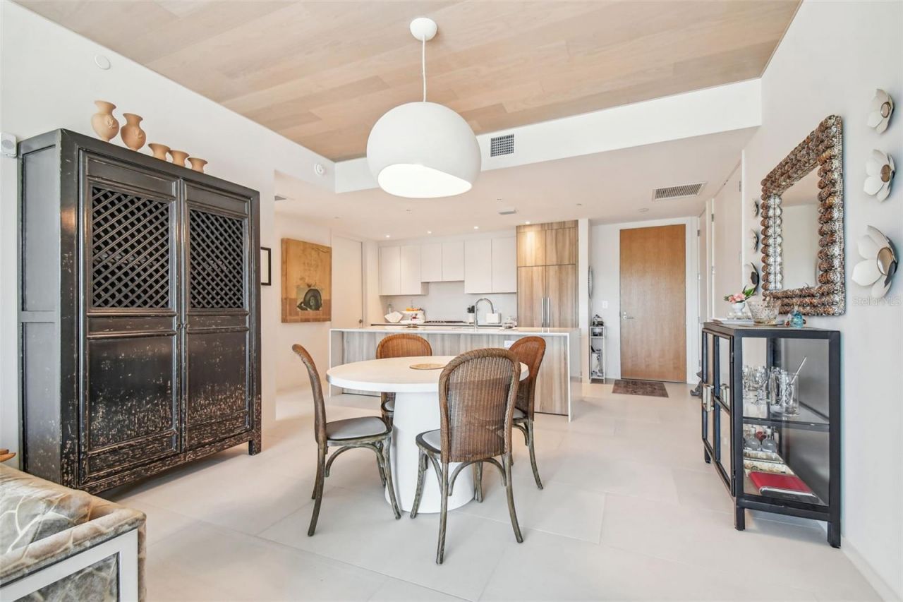 1020 Sunset Point Road, Unit 111, Clearwater, FL 33755 Photo