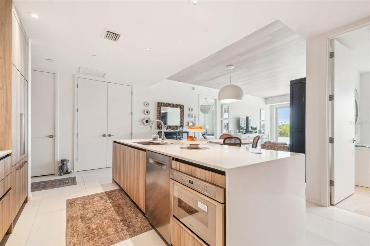 1020 Sunset Point Road, Unit 111, Clearwater, FL 33755 Photo