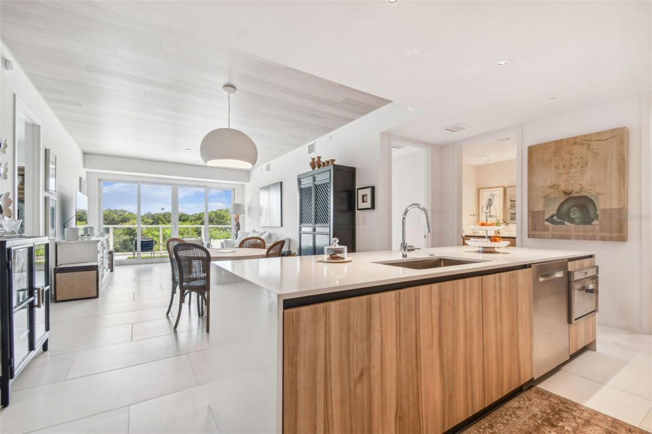1020 Sunset Point Road, Unit 111, Clearwater, FL 33755 Photo