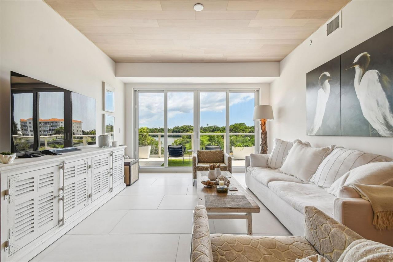 1020 Sunset Point Road, Unit 111, Clearwater, FL 33755 Photo