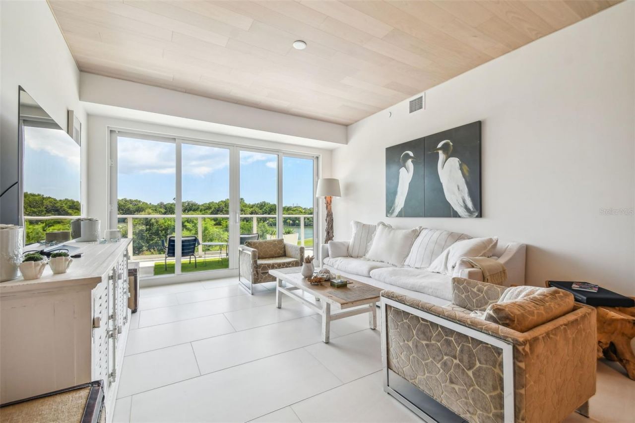 1020 Sunset Point Road, Unit 111, Clearwater, FL 33755 Photo