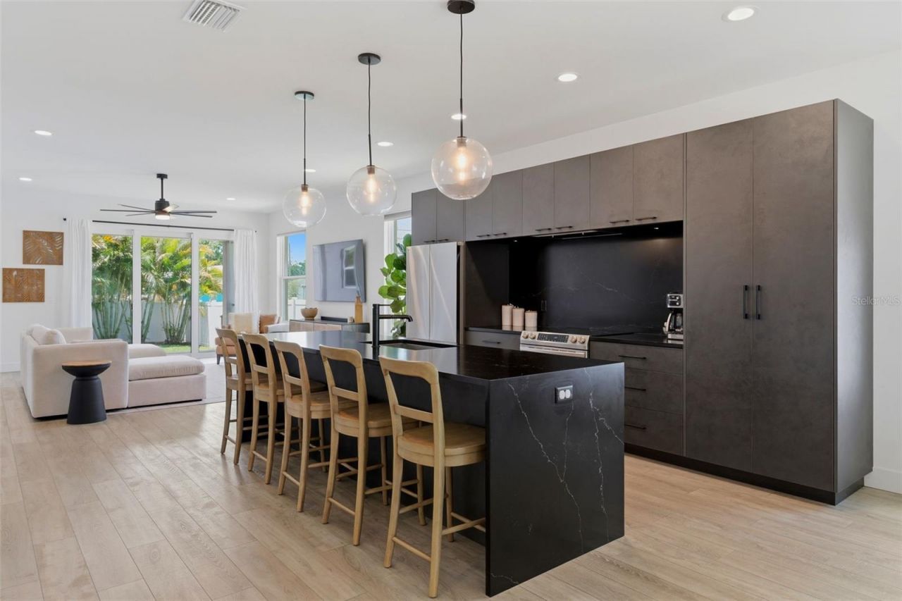5160 Dartmouth Avenue N, Saint Petersburg, FL 33710 Photo