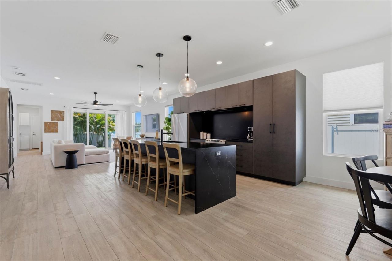 5160 Dartmouth Avenue N, Saint Petersburg, FL 33710 Photo