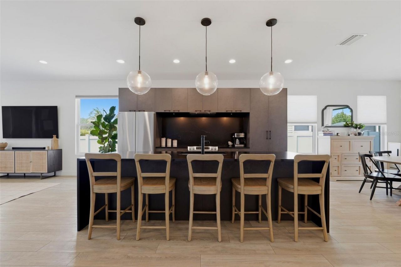 5160 Dartmouth Avenue N, Saint Petersburg, FL 33710 Photo