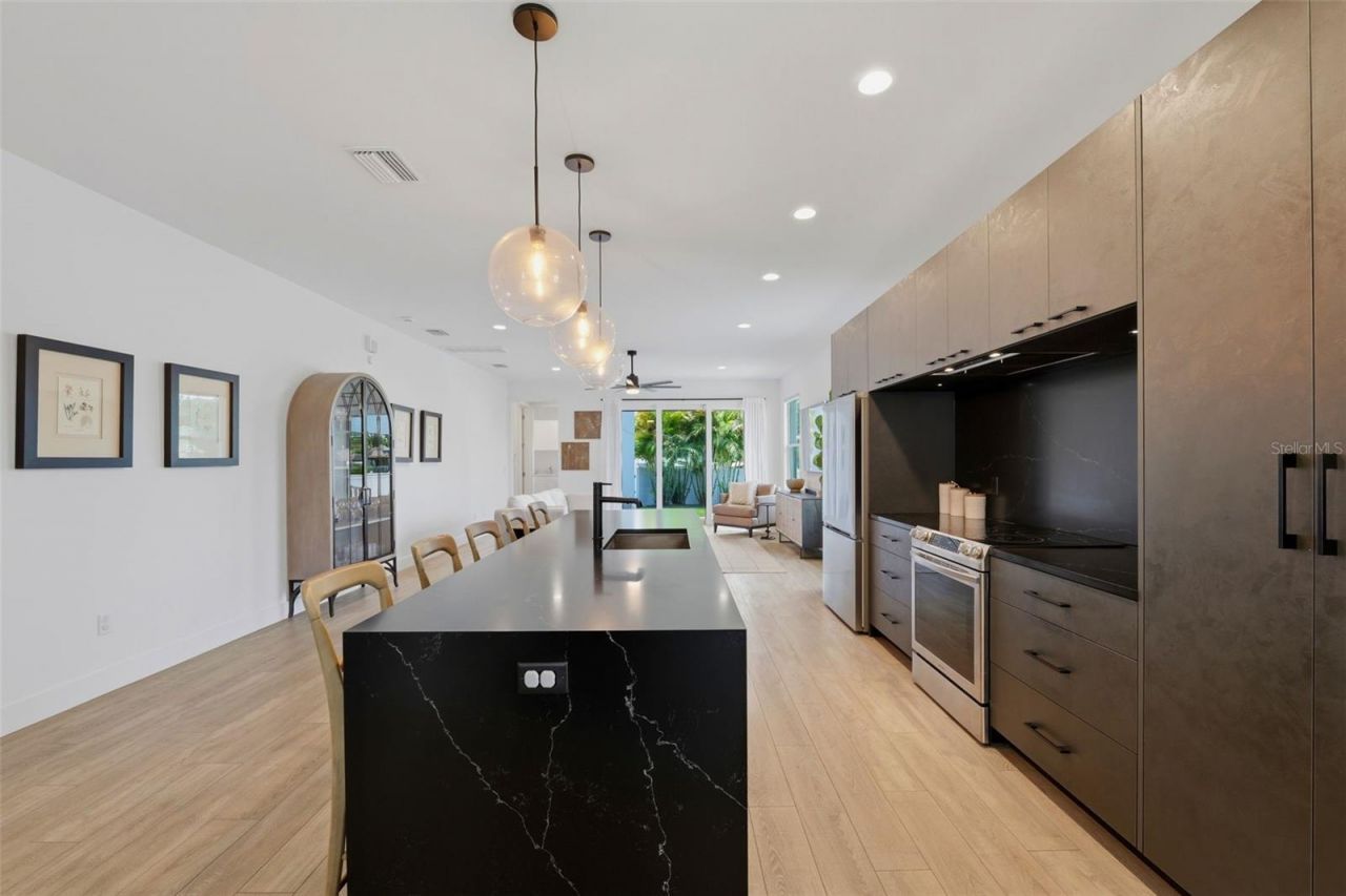 5160 Dartmouth Avenue N, Saint Petersburg, FL 33710 Photo
