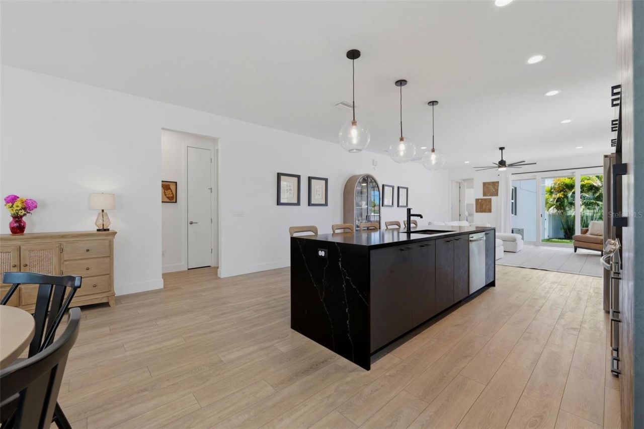 5160 Dartmouth Avenue N, Saint Petersburg, FL 33710 Photo