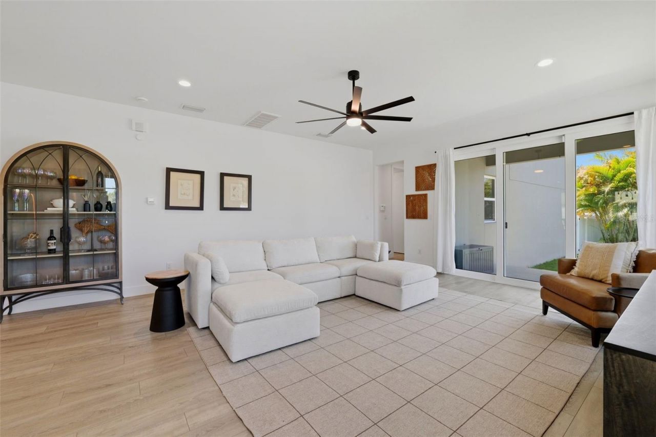 5160 Dartmouth Avenue N, Saint Petersburg, FL 33710 Photo