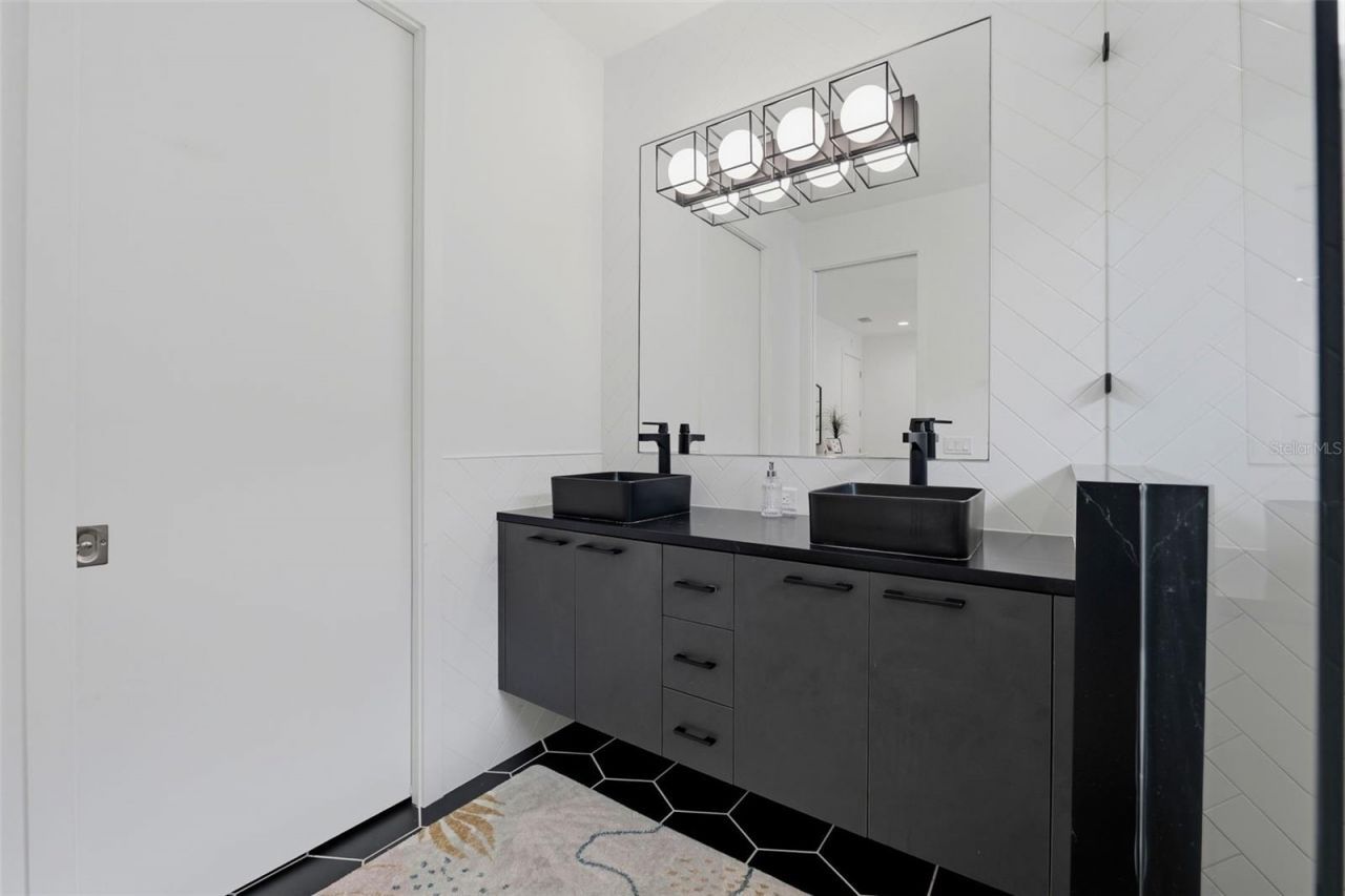 5160 Dartmouth Avenue N, Saint Petersburg, FL 33710 Photo