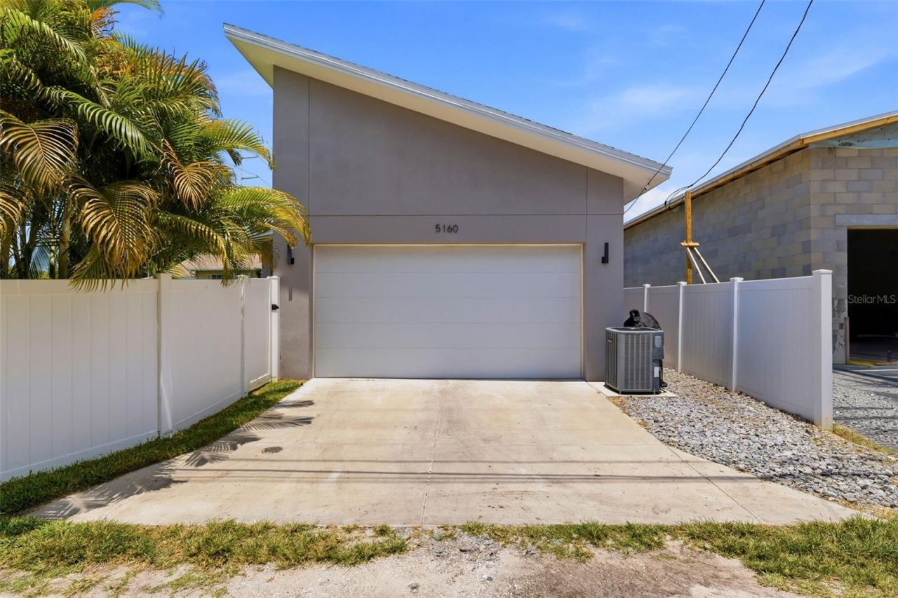 5160 Dartmouth Avenue N, Saint Petersburg, FL 33710 Photo