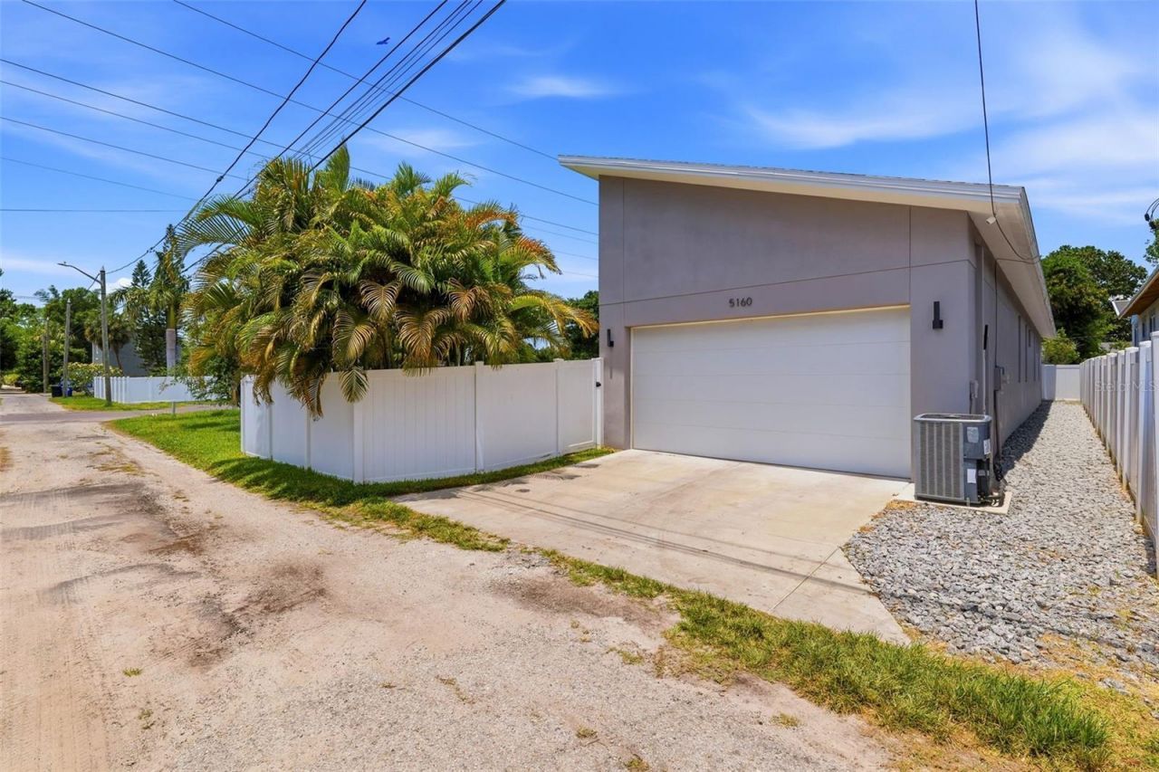 5160 Dartmouth Avenue N, Saint Petersburg, FL 33710 Photo