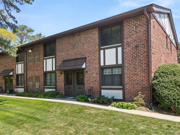 5 Pinebrook Place , Unit 5, Bay Shore, NY 11706