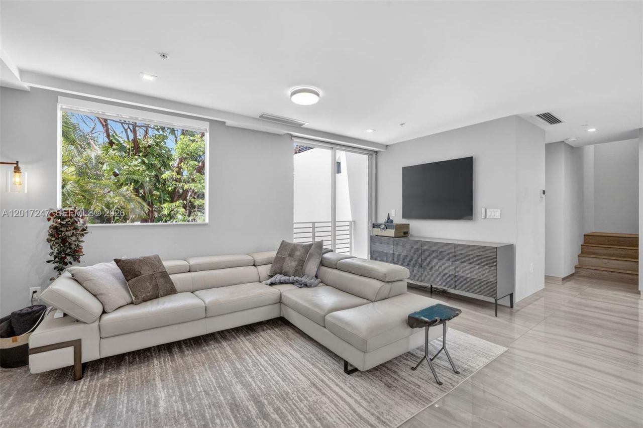 700 NE 14th Ave, Unit 311, Fort Lauderdale, FL 33304 Photo