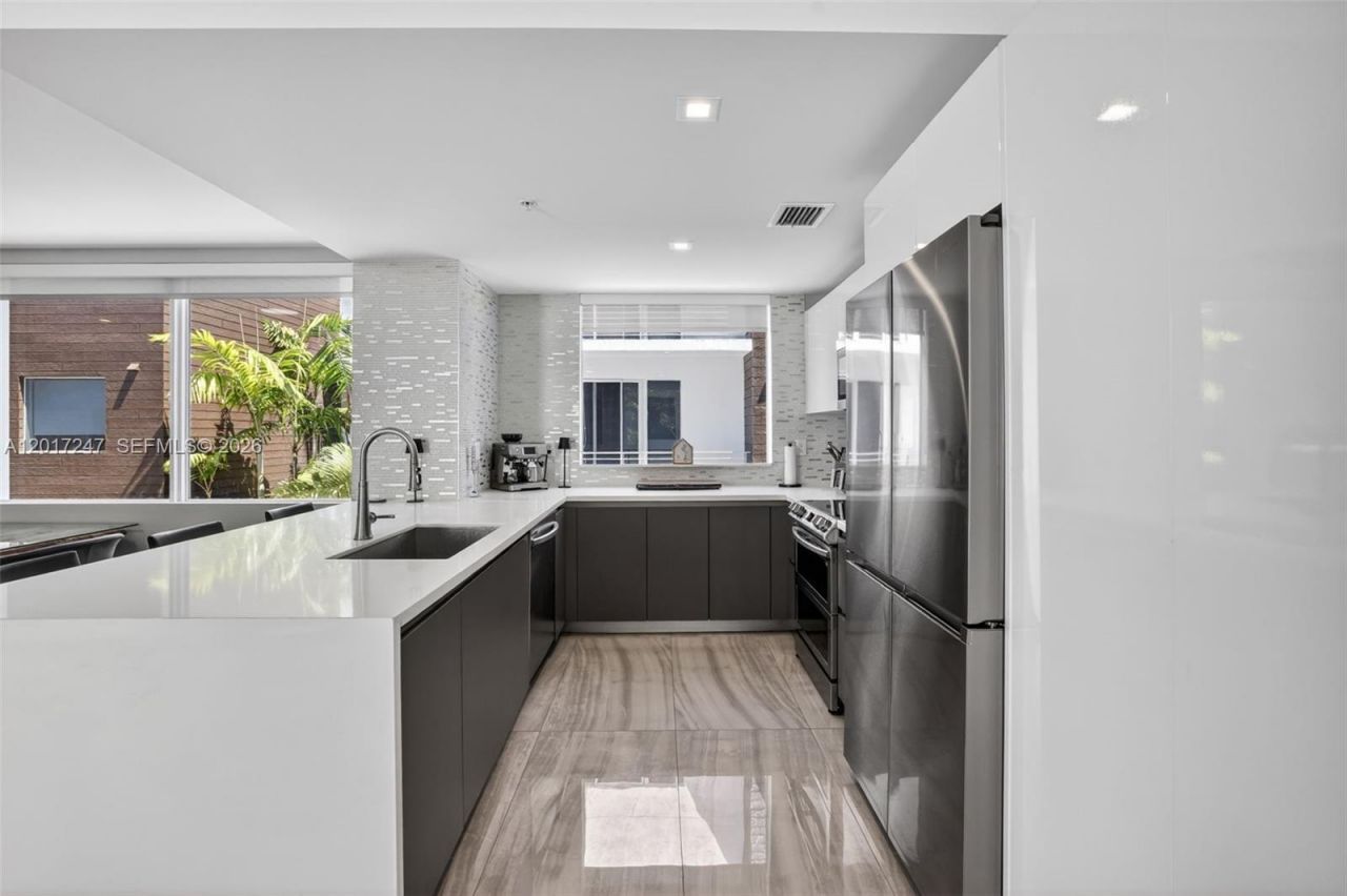 700 NE 14th Ave, Unit 311, Fort Lauderdale, FL 33304 Photo