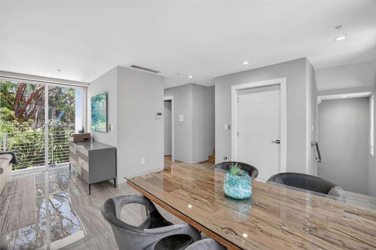 700 NE 14th Ave, Unit 311, Fort Lauderdale, FL 33304 Photo