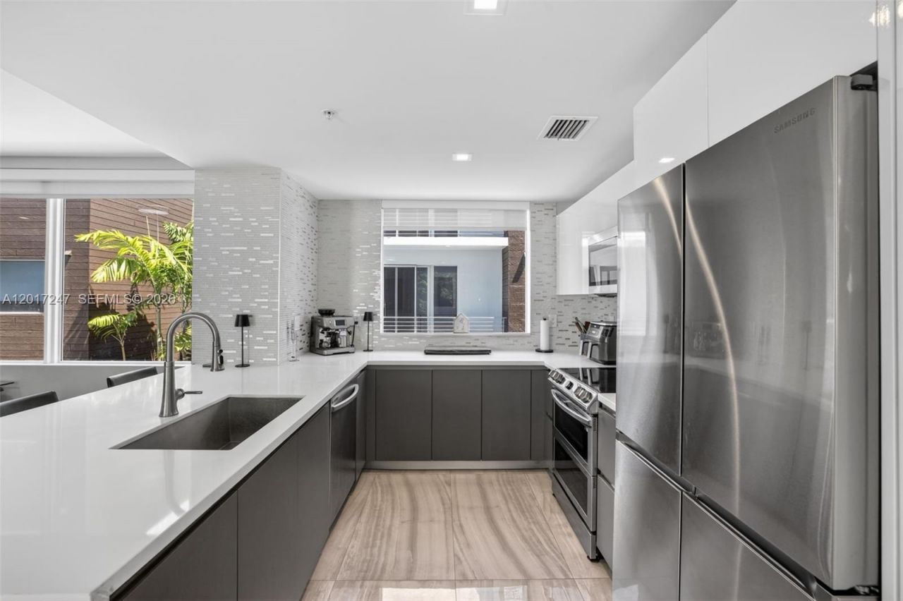 700 NE 14th Ave, Unit 311, Fort Lauderdale, FL 33304 Photo