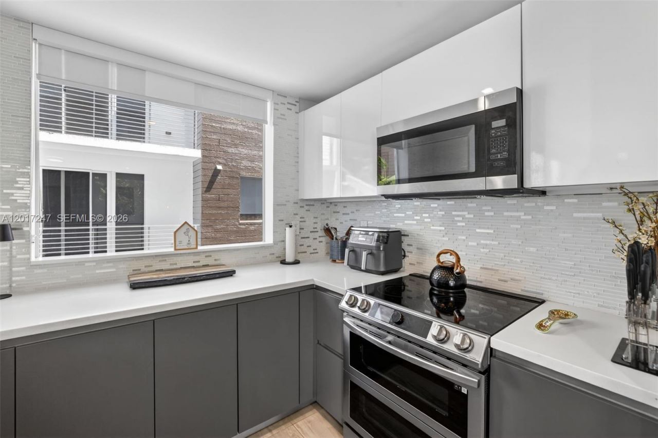 700 NE 14th Ave, Unit 311, Fort Lauderdale, FL 33304 Photo