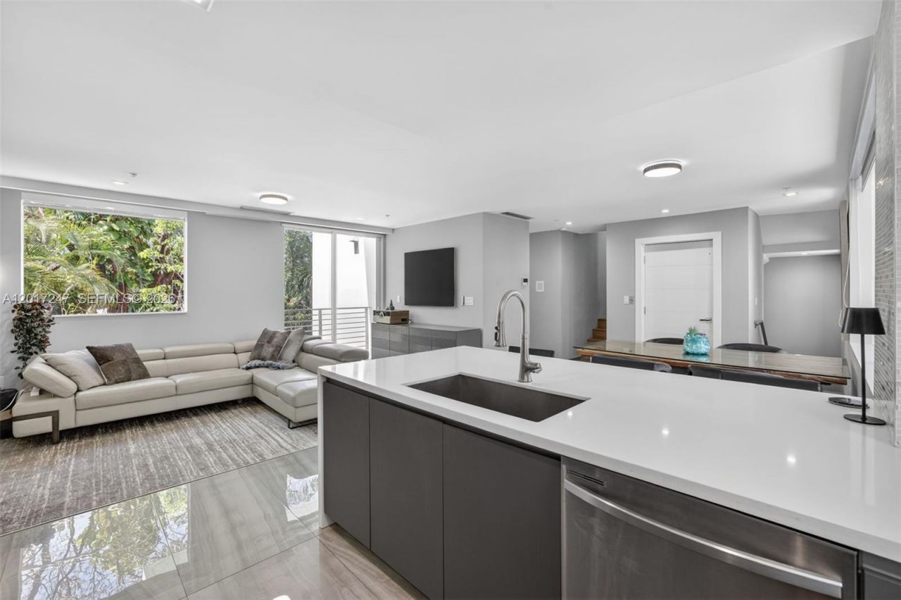 700 NE 14th Ave, Unit 311, Fort Lauderdale, FL 33304 Photo