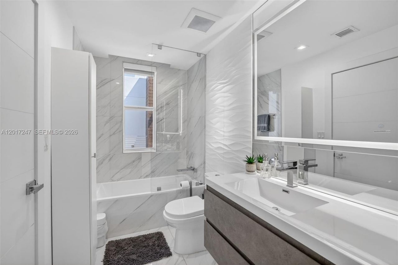 700 NE 14th Ave, Unit 311, Fort Lauderdale, FL 33304 Photo