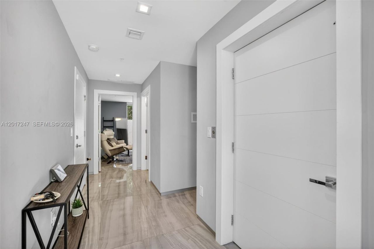 700 NE 14th Ave, Unit 311, Fort Lauderdale, FL 33304 Photo