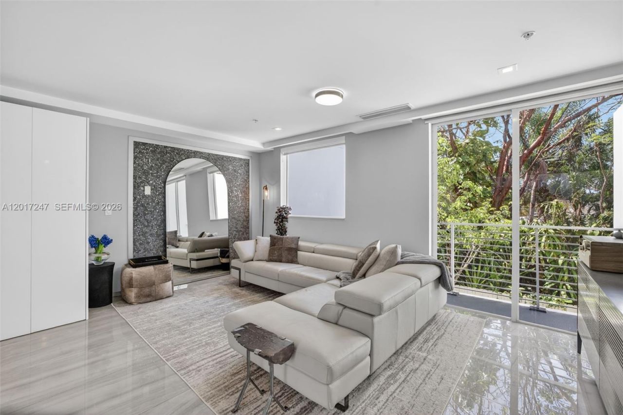 700 NE 14th Ave, Unit 311, Fort Lauderdale, FL 33304 Photo