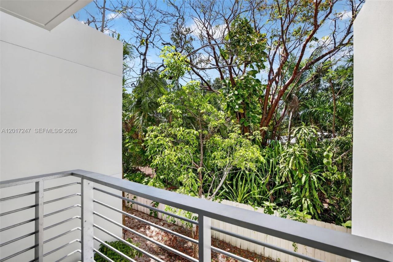 700 NE 14th Ave, Unit 311, Fort Lauderdale, FL 33304 Photo