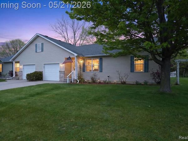 1607 Cedarwood Drive, Flushing, MI 48433