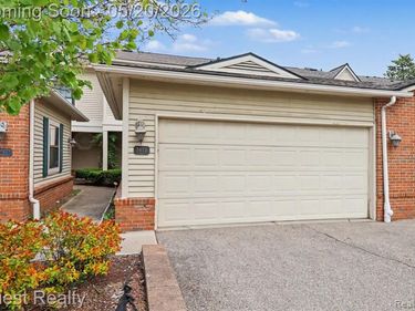 5673 Drake Hollow W Drive W, West Bloomfield Twp, MI 48322