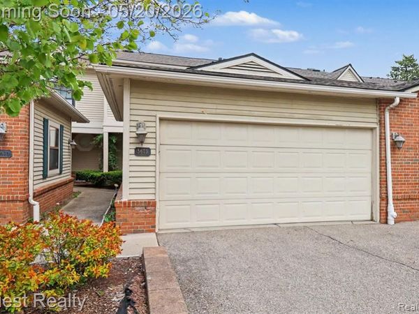 5673 Drake Hollow W Drive W, West Bloomfield Twp, MI 48322