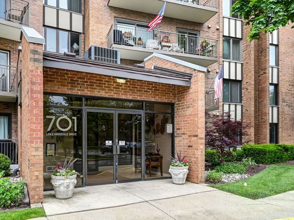 701 Lake Hinsdale Drive , Unit 412, Willowbrook, IL 60527