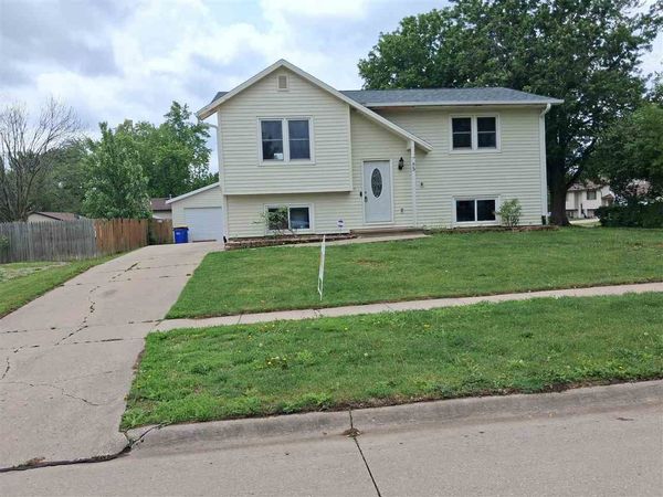 785 Prairie Ridge, North Liberty, IA 52333