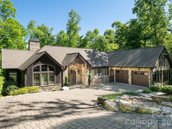 2 Cherokee Orchard Court , Fairview, NC 28730