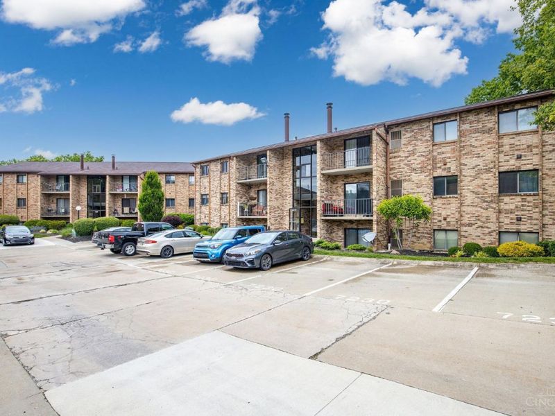 7230 Creekview Drive, Unit 11, Colerain Township, OH 45247 Photo 2