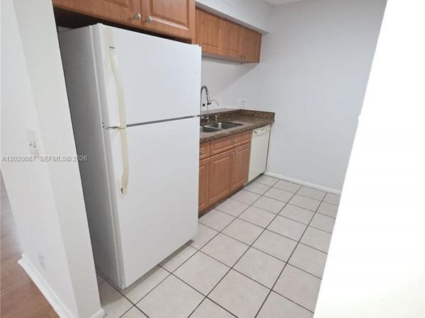 8886 SW 3rd St , Unit 204, Pembroke Pines, FL 33025