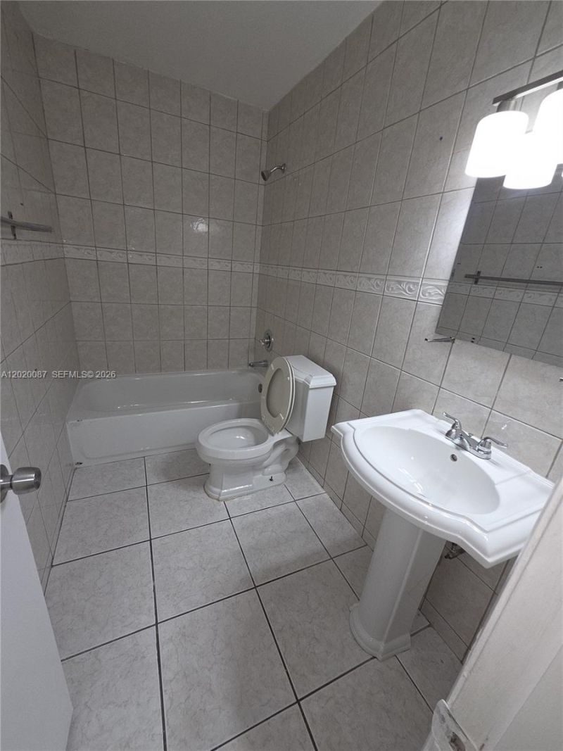 8886 SW 3rd St , Unit 204, Pembroke Pines, FL 33025 Photo