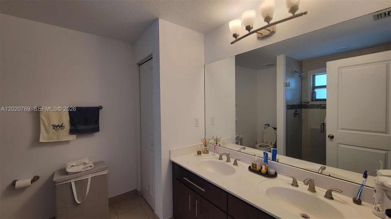 438 NE 194th Ter, Unit 438, Miami, FL 33179 Photo