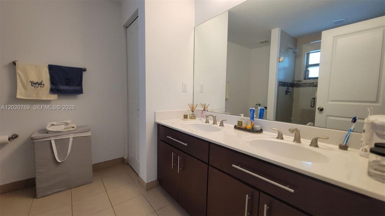 438 NE 194th Ter, Unit 438, Miami, FL 33179 Photo