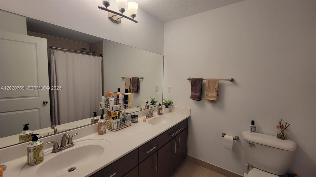 438 NE 194th Ter, Unit 438, Miami, FL 33179 Photo