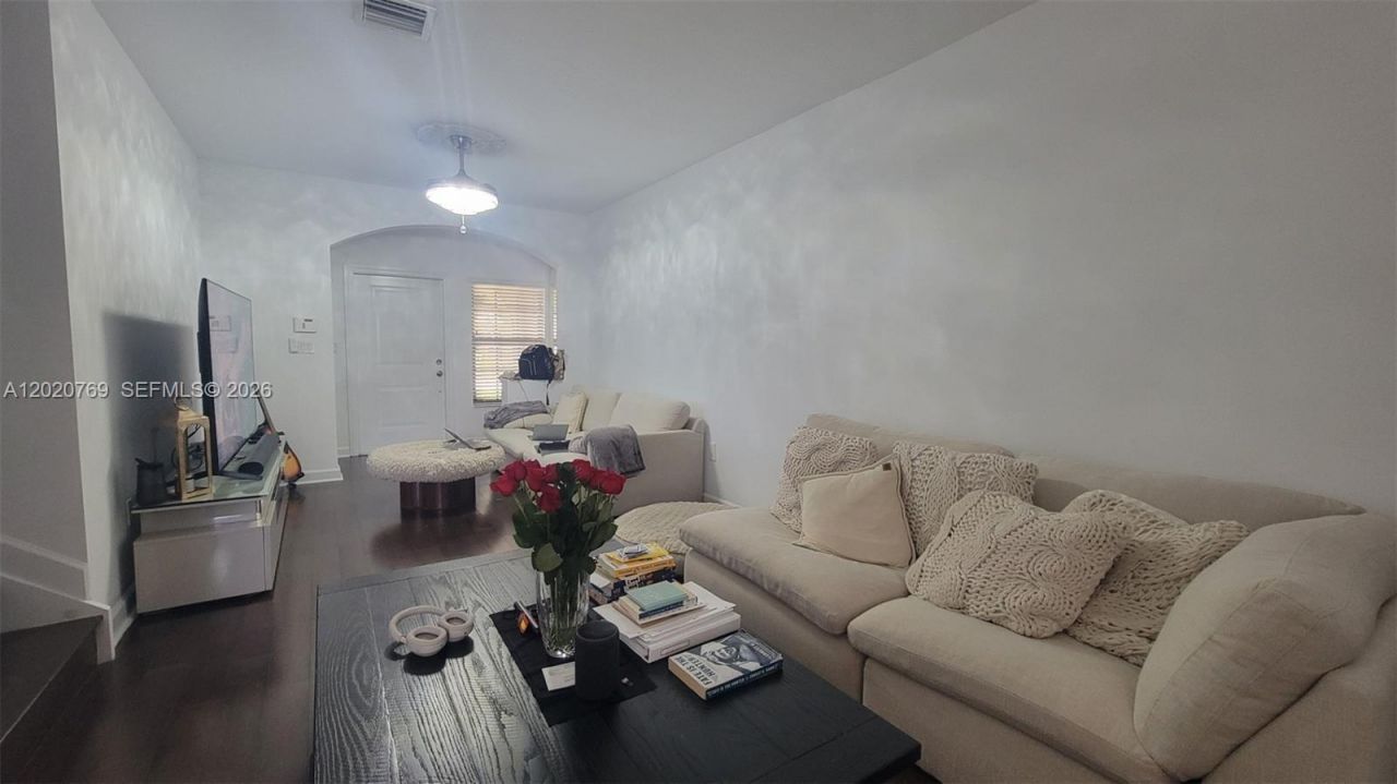 438 NE 194th Ter, Unit 438, Miami, FL 33179 Photo