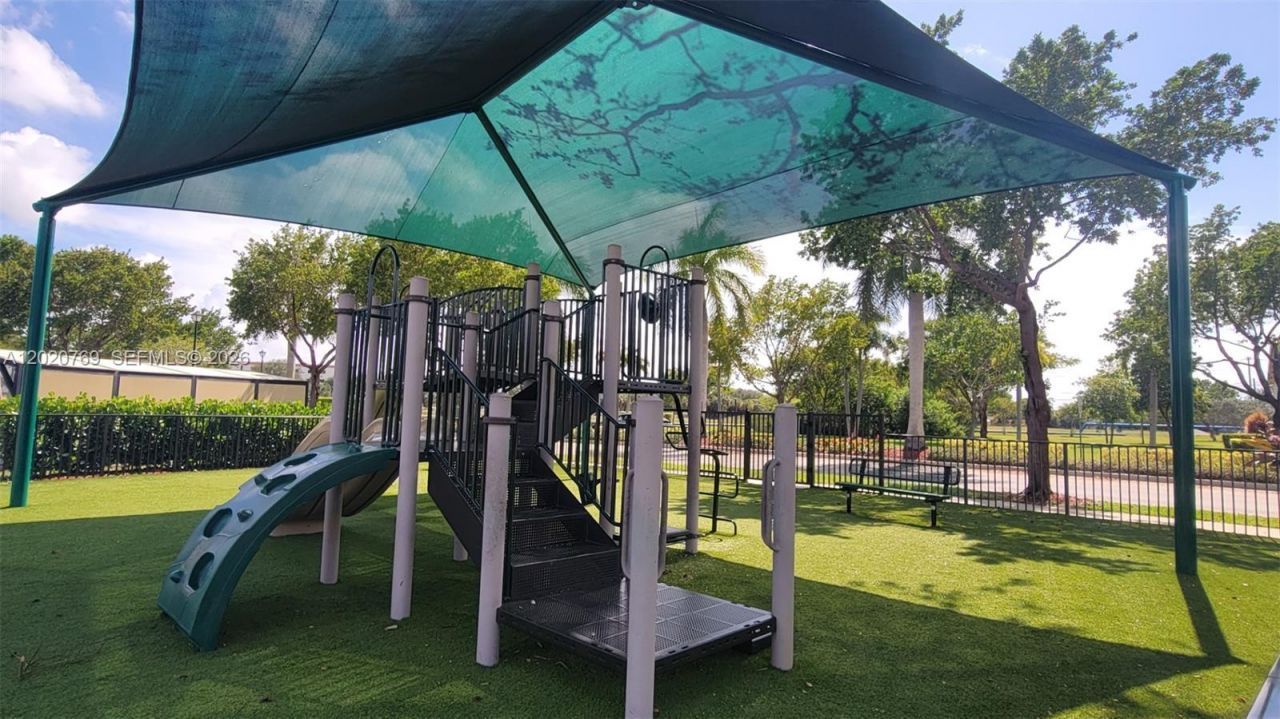 438 NE 194th Ter, Unit 438, Miami, FL 33179 Photo