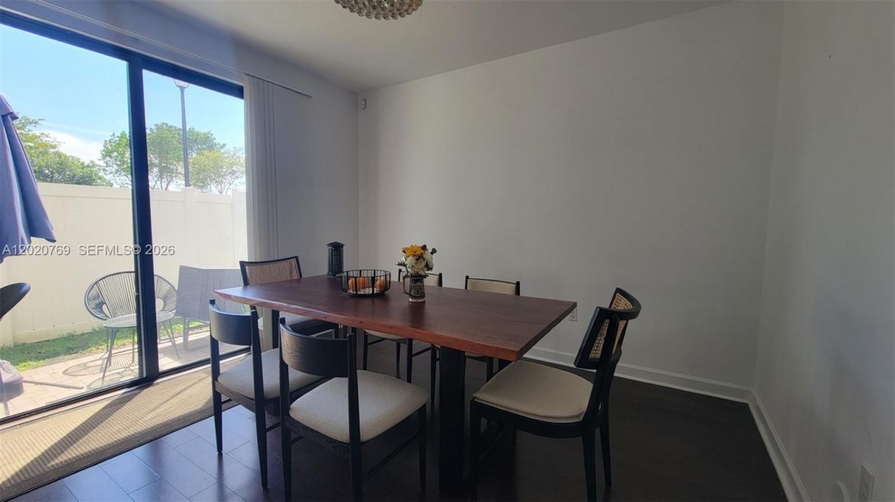 438 NE 194th Ter, Unit 438, Miami, FL 33179 Photo