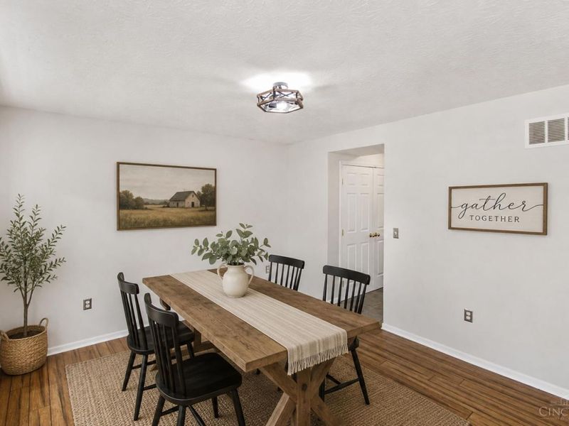6067 Weber Oaks Drive, Miami Twp, OH 45140 Photo 2