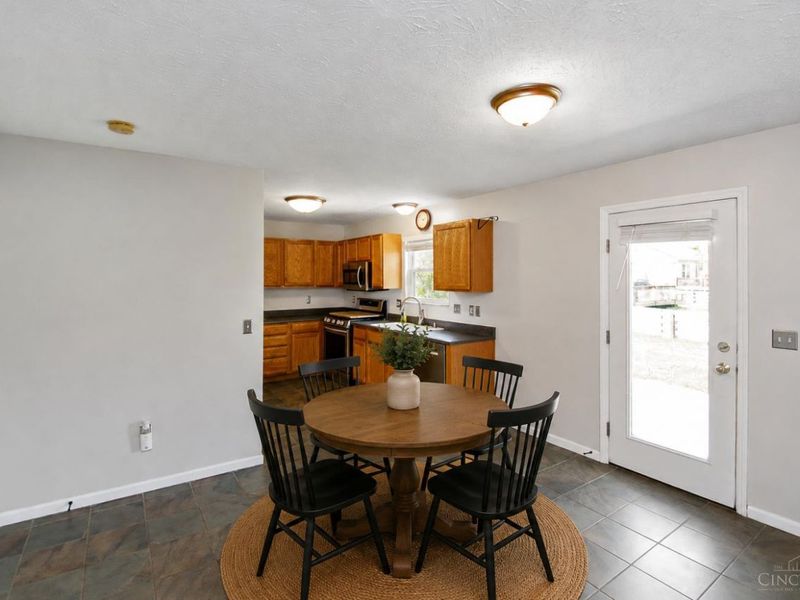 6067 Weber Oaks Drive, Miami Twp, OH 45140 Photo 8