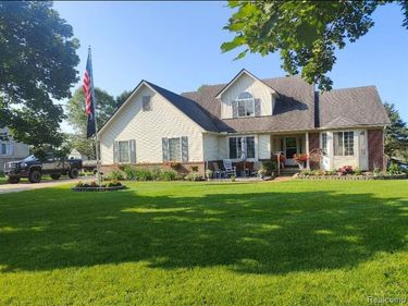 221 Maplewood Drive, Clarkston, MI 48348