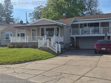612 Buena Vista Avenue, Lake Orion Vlg, MI 48362