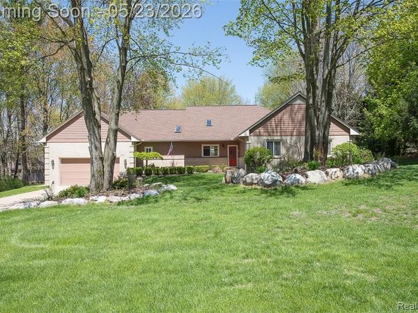 6093 Rosewood Parkway, White Lake Twp, MI 48383