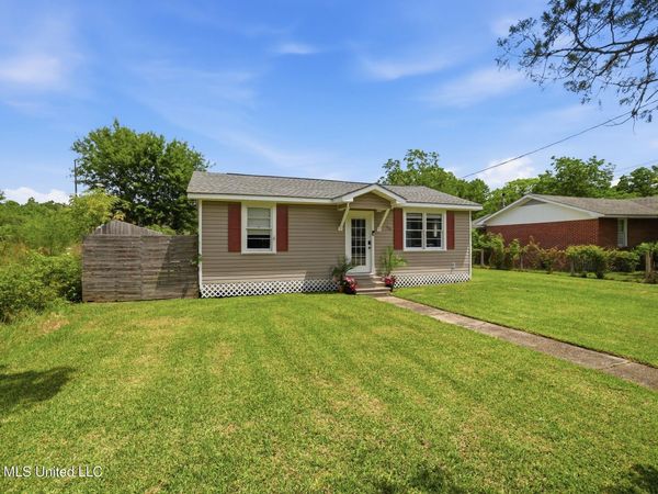 415 Wainwright Street, Waveland, MS 39576