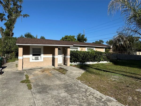 900 SHERWOOD DRIVE , DELAND, FL 32720