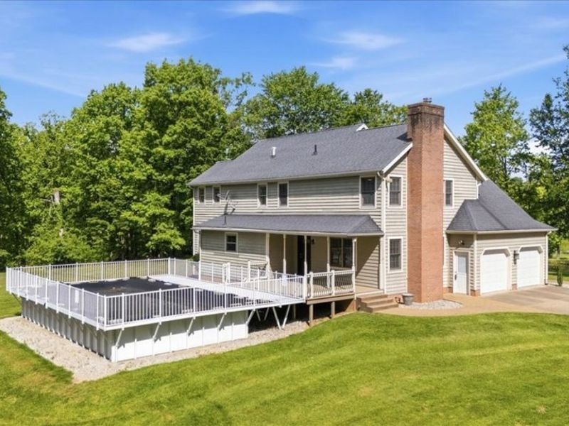 911 Moody Ridge Road , Belpre, OH 45714 Photo 5