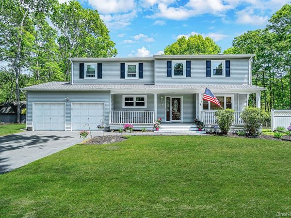 17 Barbara Anne Street , Manorville, NY 11949